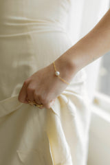 classic minimalist bridal pearl bracelet